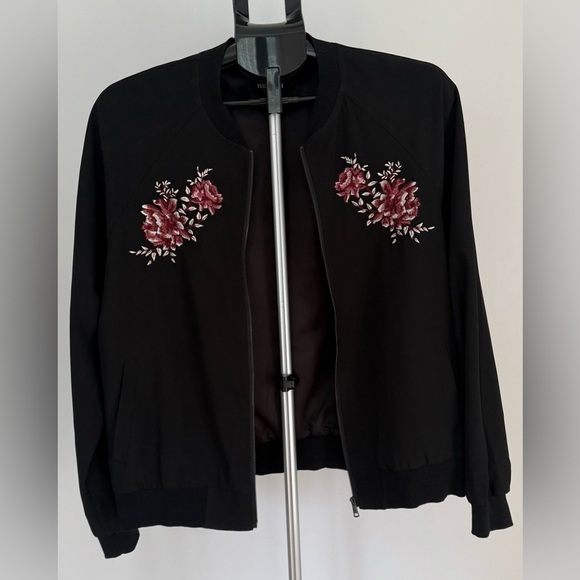 Roz & Ali Jackets & Blazers - Roz & Ali Black Floral Embroidered Bomber Jacket | Size Large | Chic & Trendy